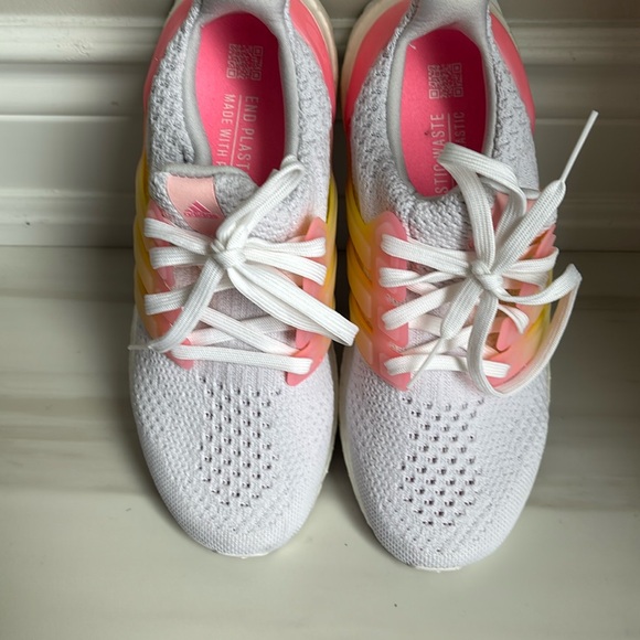 Adidas Ultraboost - Picture 1 of 4
